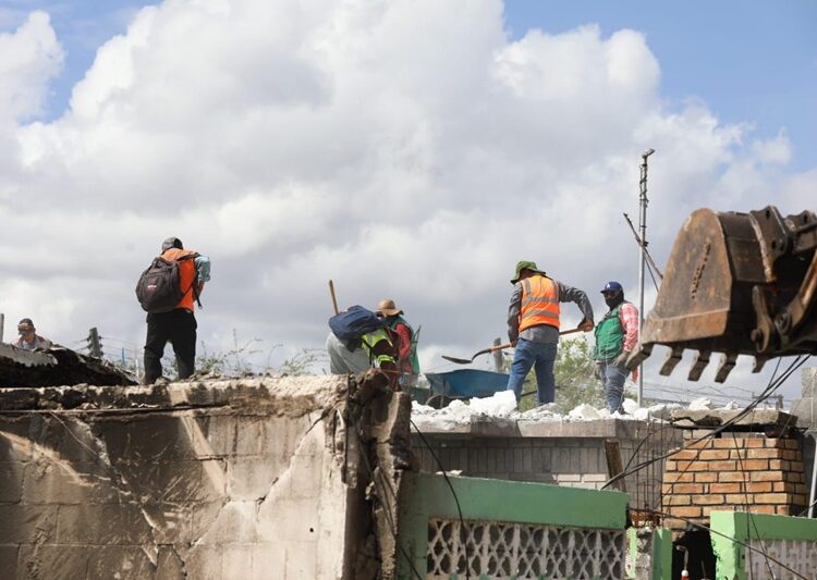 Carmen Lilia brinda apoyo inmediato a familias afectadas por explosión en colonia Infonavit