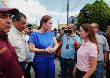 Carmen Lilia brinda apoyo inmediato a familias afectadas por explosión en colonia Infonavit
