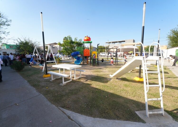 Carmen Lilia entrega nuevas obras que mejoran el entorno social y la movilidad al sur de NLD