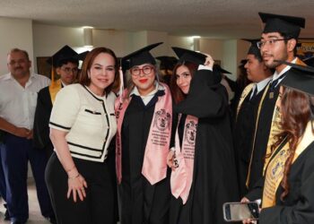 Carmen Lilia reafirma compromiso con la educación