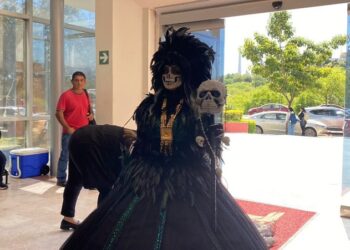 Celebran tradiciones del ‘Día de Muertos’ en la Torre Gubernamental