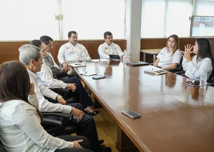 Comparte el rector logros y proyectos con estudiantes de la FDCSV