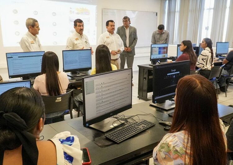 Comparte el rector logros y proyectos con estudiantes de la FDCSV