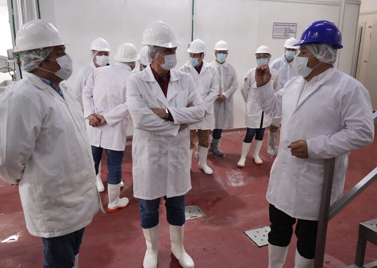 Constató el gobernador modernización del rastro de la UAT