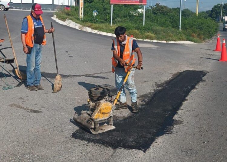 Cuadrillas siguen eliminando baches de avenidas y calles de Victoria