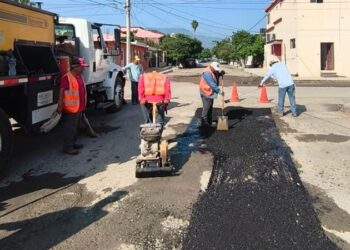 Cuadrillas siguen eliminando baches de avenidas y calles de Victoria