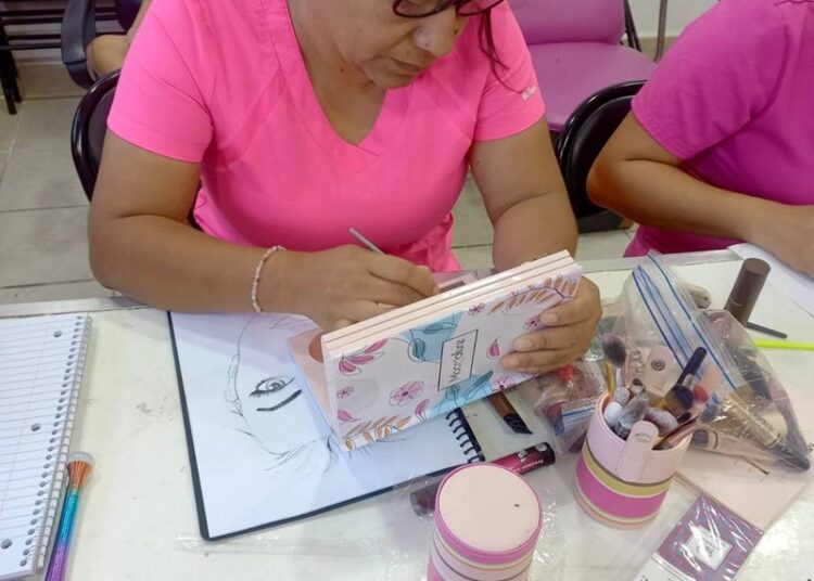 DIF NLD invita a inscribirse al curso de belleza del CEDIF 4