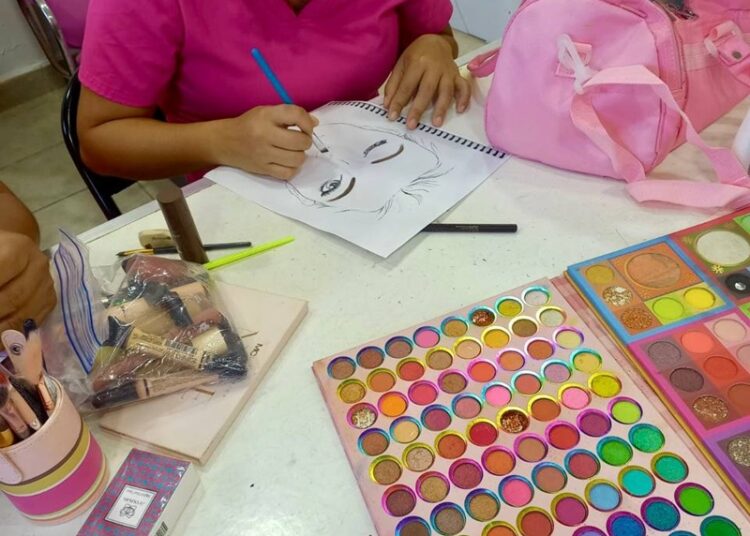 DIF NLD invita a inscribirse al curso de belleza del CEDIF 4