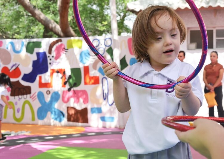 DIF Victoria entrega nuevo patio de juegos con superficie de tartán en su guardería