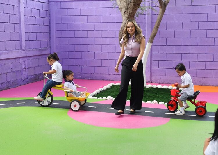 DIF Victoria entrega nuevo patio de juegos con superficie de tartán en su guardería