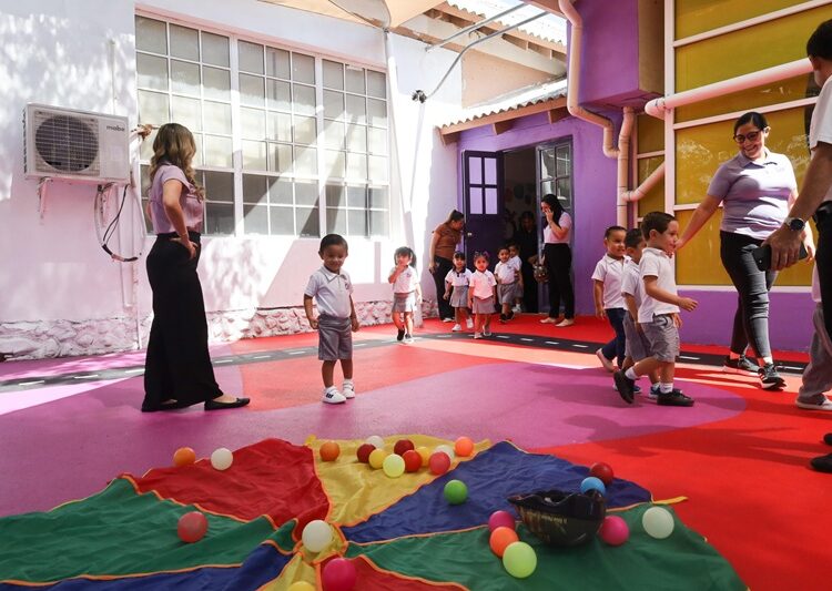 DIF Victoria entrega nuevo patio de juegos con superficie de tartán en su guardería