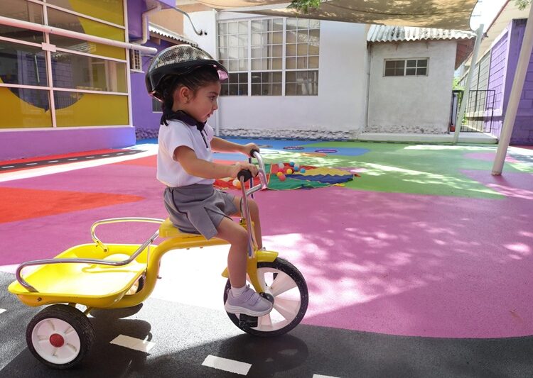 DIF Victoria entrega nuevo patio de juegos con superficie de tartán en su guardería