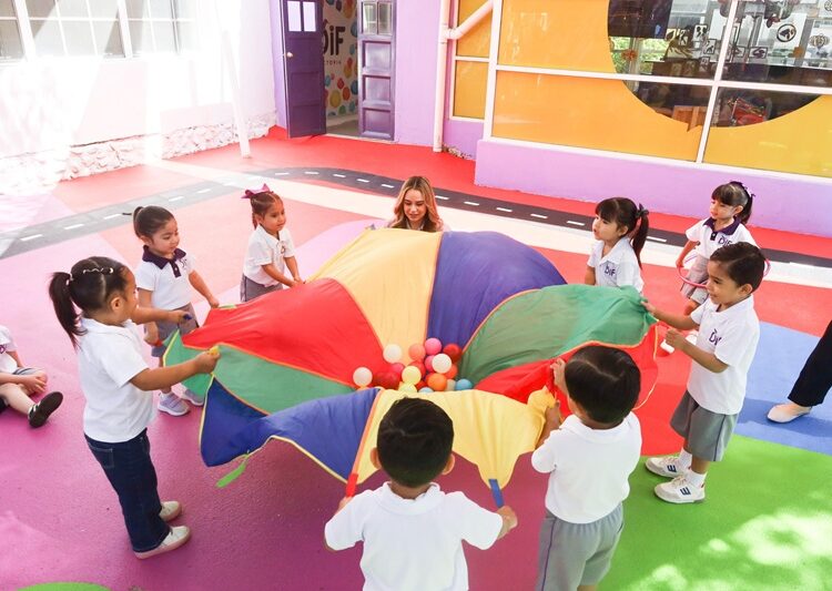 DIF Victoria entrega nuevo patio de juegos con superficie de tartán en su guardería