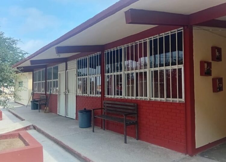 En Mier, rehabilita ITIFE aulas y sanitarios de la escuela México 70