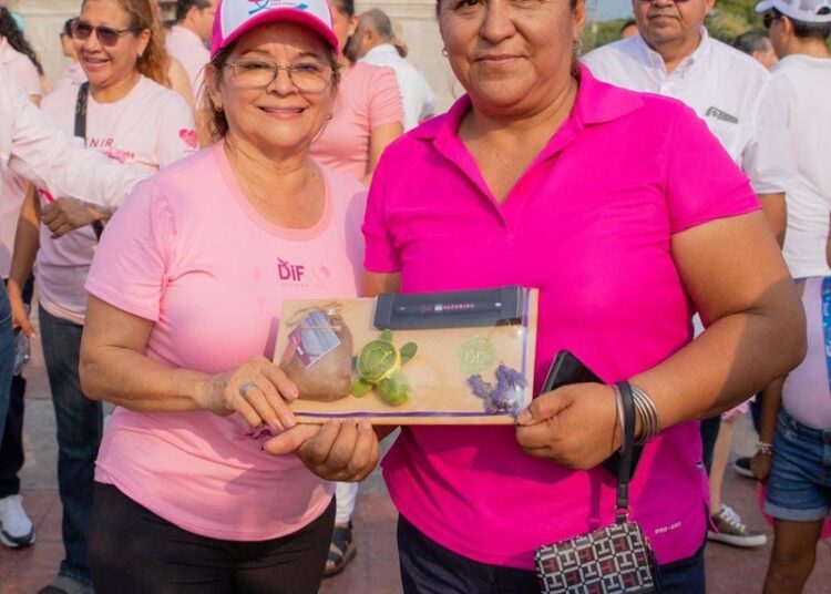 Encabeza Rossy Luque caminata por el ‘Día Internacional de la Lucha Contra el Cáncer de Mama’