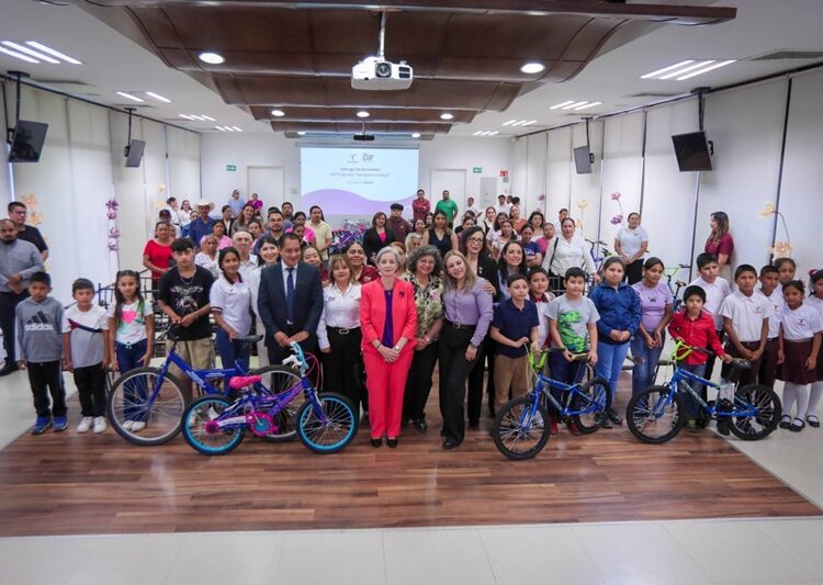 Entregan Gobierno, DIF y Fundación Telmex Telcel bicicletas del programa “Ayúdame a llegar”