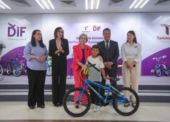 Entregan Gobierno, DIF y Fundación Telmex Telcel bicicletas del programa “Ayúdame a llegar”