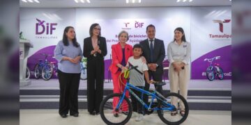 Entregan Gobierno, DIF y Fundación Telmex Telcel bicicletas del programa “Ayúdame a llegar”