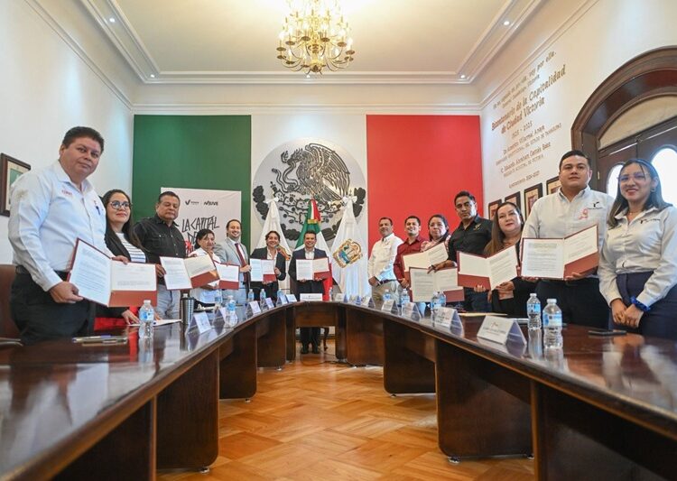 Firma convenio Instituto Victorense de la Juventud con escuelas