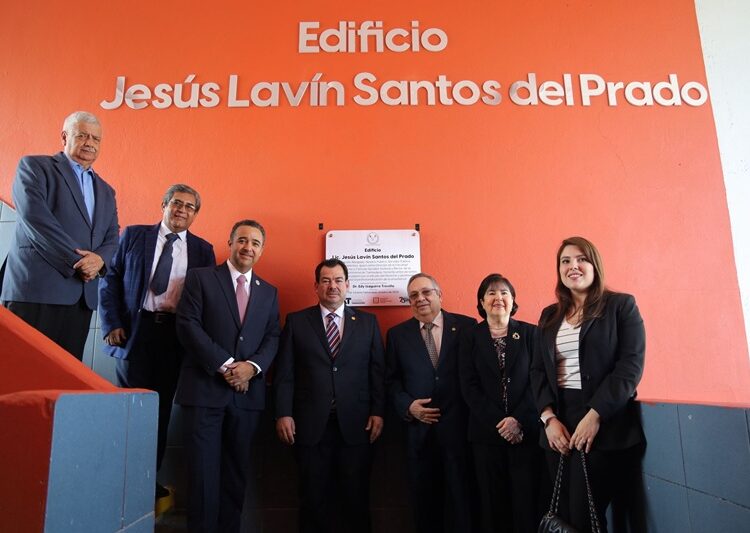 Honra FDCSV legado del Mtro. Jesús Lavín Santos del Prado al dar su nombre al edificio de Derecho