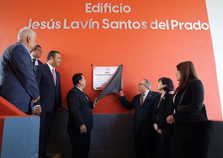 Honra FDCSV legado del Mtro. Jesús Lavín Santos del Prado al dar su nombre al edificio de Derecho