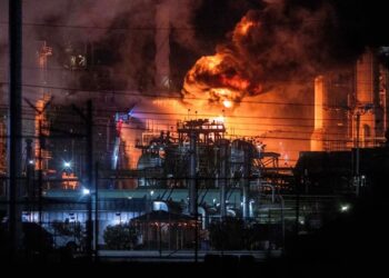 ¡Incendio en refinería de Chevron en California!