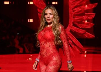 Karol G, el ángel latino, se roba el ‘Fashion Show’