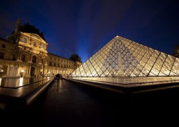 ¡5 detenidos más por el robo de joyas en el museo de ‘Louvre’!