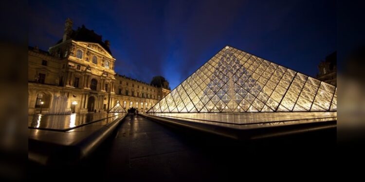 ¡5 detenidos más por el robo de joyas en el museo de ‘Louvre’!
