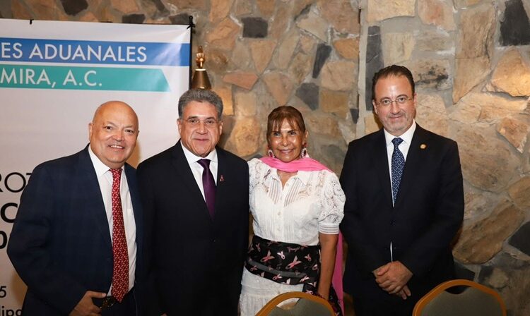 Reconoce Armando Martínez al sector aduanero como fortaleza de Altamira