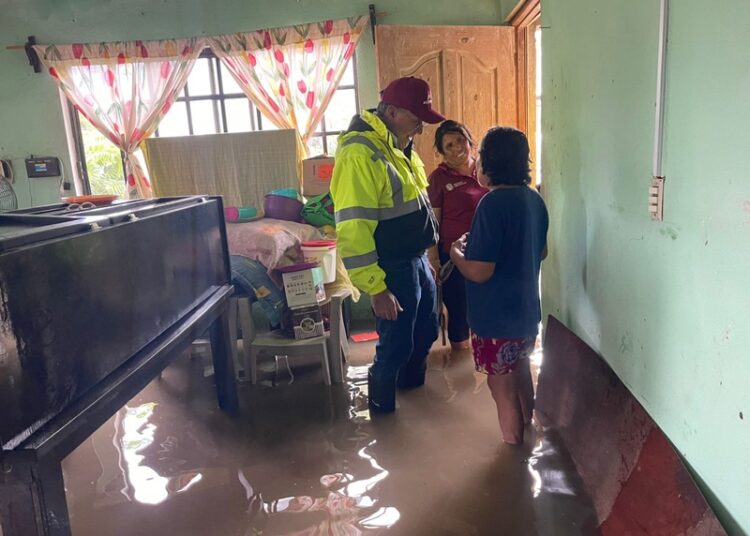 Respalda alcalde Armando Martínez a familias afectadas por lluvias