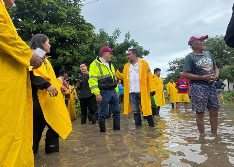 Respalda alcalde Armando Martínez a familias afectadas por lluvias