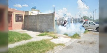 Se unen Gobierno de NLD y Estatal en campaña de fumigación contra el dengue