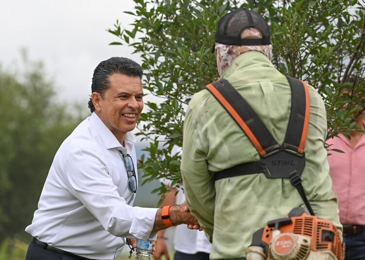 Supervisa alcalde trabajos de limpieza en vialidades