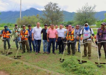 Supervisa alcalde trabajos de limpieza en vialidades