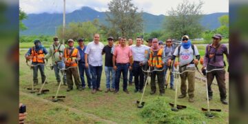 Supervisa alcalde trabajos de limpieza en vialidades