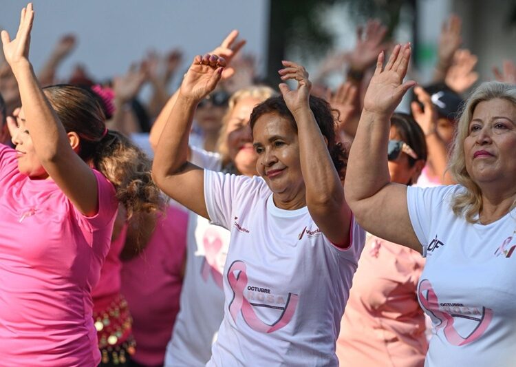 Un éxito ‘Zumbaton’ rosa en Victoria