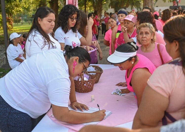 Un éxito ‘Zumbaton’ rosa en Victoria