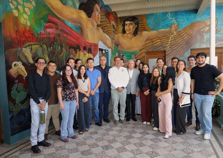 Visitan Alumnos de la Universidad La Salle Victoria la presidencia