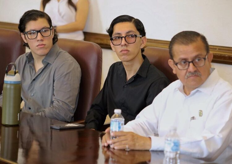 Visitan Alumnos de la Universidad La Salle Victoria la presidencia