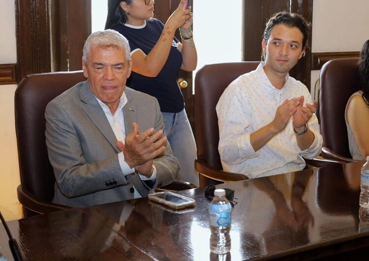 Visitan Alumnos de la Universidad La Salle Victoria la presidencia