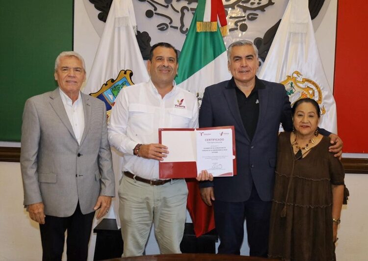 Visitan Alumnos de la Universidad La Salle Victoria la presidencia