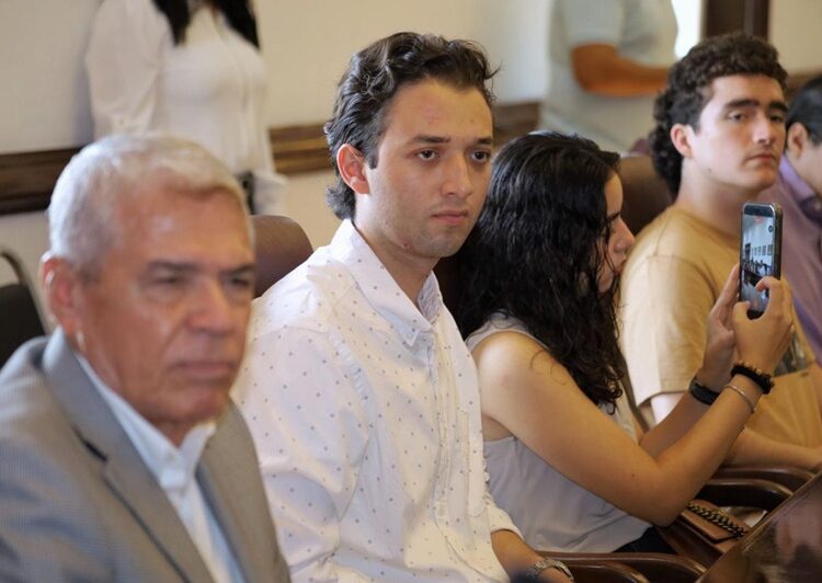 Visitan Alumnos de la Universidad La Salle Victoria la presidencia