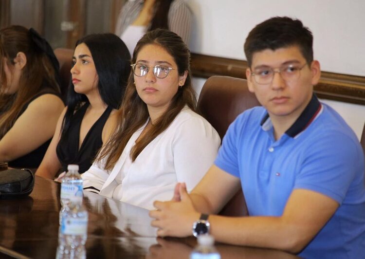 Visitan Alumnos de la Universidad La Salle Victoria la presidencia