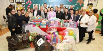 Arrancan Lucy y Lalo “Ayudemos a Santa 2025”