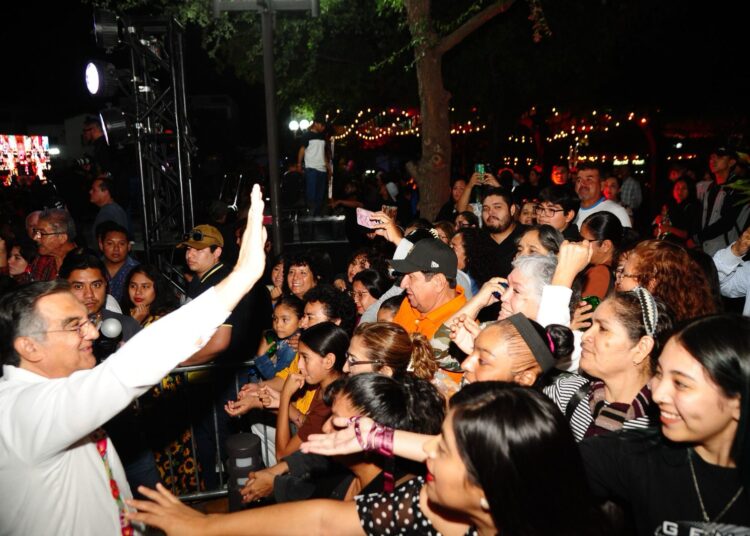 Premian Américo y María concurso estatal de catrinas y catrines