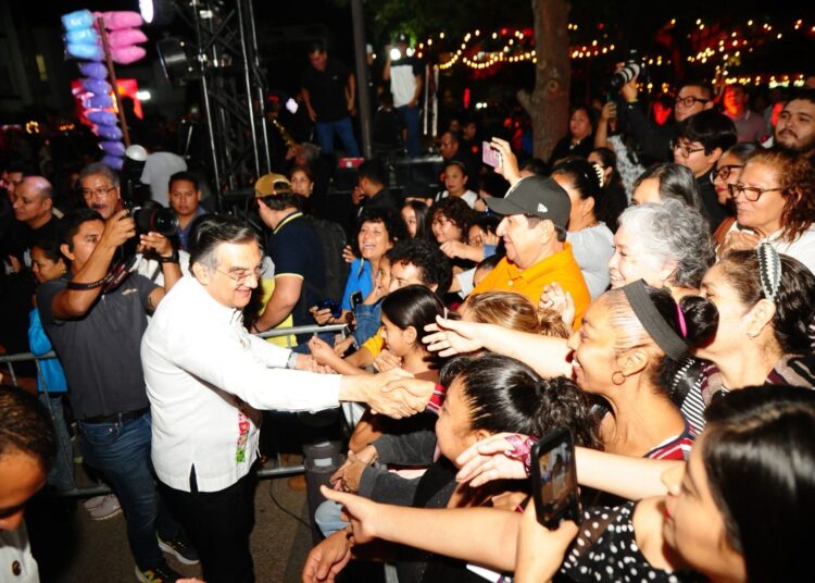 Premian Américo y María concurso estatal de catrinas y catrines