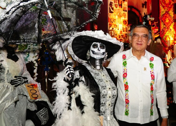 Premian Américo y María concurso estatal de catrinas y catrines