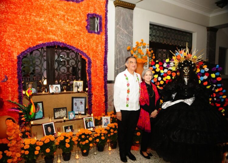 Premian Américo y María concurso estatal de catrinas y catrines