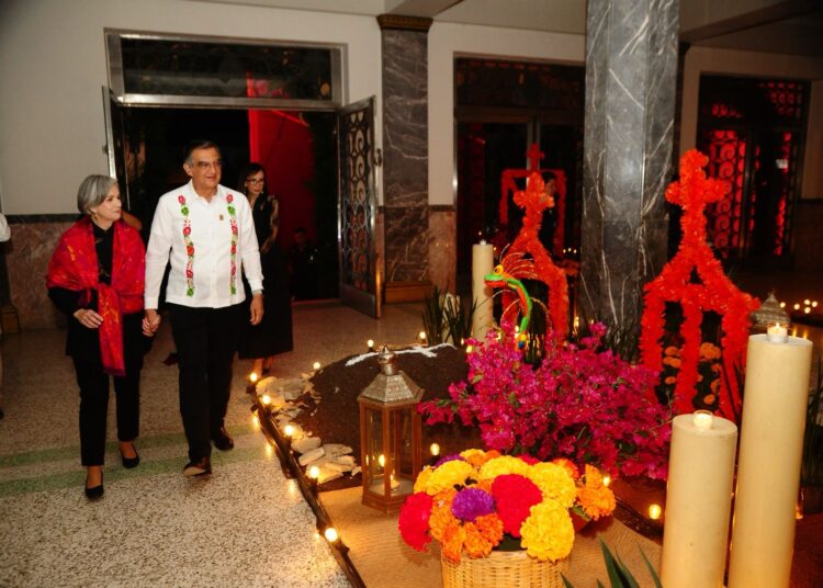 Premian Américo y María concurso estatal de catrinas y catrines